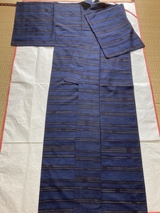 ★正絹　紺地紬　袷　広襟　かすり　横段模様　手縫　裄66