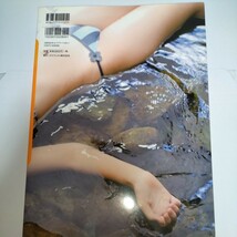 【ビキニショット満載!】飯田里穂 写真集 「Hello Again」初版　2008年発売 　p789_画像10