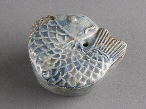 【K】古美術品 時代 李朝 瑠璃釉 魚 水滴 文房具 うぶだし品 e275