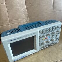 (A-18) Tektronix テクトロニクス TDS2012 100MHz デジタル ストレージ オシロスコープ_画像1