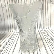 s001 O3 保管品 HOYA CRYSTAL ホヤクリスタル 花瓶 フラワーベース FLOWER VASE 浮彫 NFS9815_画像3