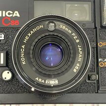 s001 A2 保管品 コニカ KONICA C35 EF フィルムカメラ KONICA HEXANON 38mm F2.8 レンズカバー無し カメラケース付き 中古_画像2