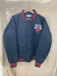 ☆【美品】THROW BACKS CHICAGO BULLS シカゴブルズ スタジャン スタジアムジャンパー メンズMサイズ ブラック