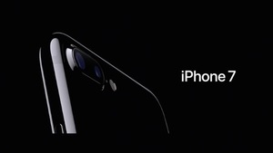 【中古】Apple iPhone7 256GB ジェットブラック AU
