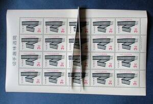 沖縄切手・琉球切手 切手趣味週間　ミンサー帯　3￠切手　２０面シート Z123　ほぼ美品ですが、切手シート右上みみかどにヨレがあります。