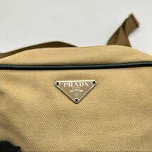 希少モデル◆1円 プラダ PRADA ショルダーバッグ メッセンジャー ボディ 三角ロゴ キャンバス レザー 本革 斜め掛け ビジネス メンズ 鞄 緑_画像2