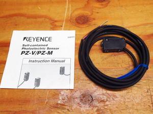 ◇未使用品◇ KEYENCE キーエンス PZ-V31 ◎箱なし◎ アンプ内蔵型光電センサ 角型 反射型 ケーブルタイプ 管理5K1018D-YP14