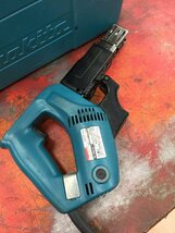 【ジャンク品】makita オートパックスクリリュードライバ 6833 /ITEZUGMYUJ4G裏_画像4