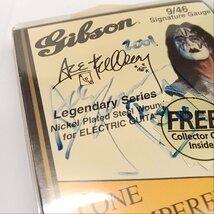 ★ 未開封 直筆サイン入りパッケージ「キッス エースフレーリーの弦＆ピック」KISS Ace Frehley Signatureモデル / カード入りと記載_画像2