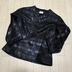 和77★ U by ungaro ユー バイ ウンガロ ノーカラージャケット 36 レディース ブラック 光沢あり