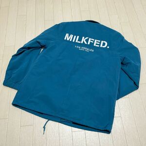 和85★① MILKFED. ミルクフェド コーチジャケット 裏起毛 ロゴプリント 刺繍 S レディース ライトブルー