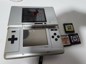 ニンテンドー Nintendo DS 本体+ソフト3つ