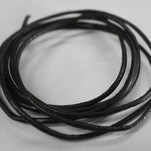 牛革 丸紐 革紐2mm幅 黒1m/ネックレス等のレザークラフト材料に◎の画像1