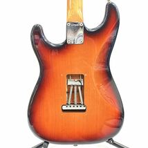 希少 音出しOK Fender USA 6Z ストラトキャスター エレキギター 定番カラー 状態良好 専用ハードケース 付属品多数有り R阿1020☆_画像6