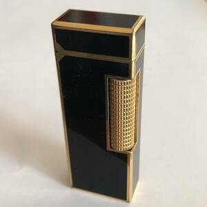 Dunhill ダンヒル ガス ライター 黒 金 ダンヒル ブランド ライター 金箔黒 ブラック ゴールド 24163 BJAX3026 火花確認 石 喫煙具 中古品