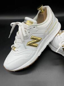 衝撃プライス！【フリーク待望モデル！】際立つゴールドロゴ！【new balance CW997HAH/B】高級スニーカー/白金/jp23cm