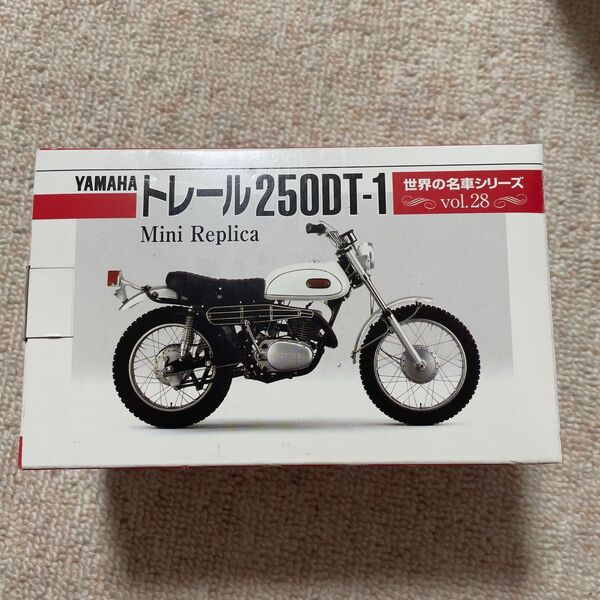 未使用保管品 レッドバロン 世界の名車シリーズvol.28 ヤマハ トレール250DT-1