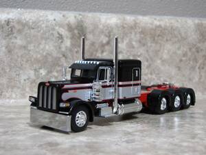 DCP 1/64 Black Red Silver Tri-Axle 389 Peterbilt Semi Truck Farm Toy 海外 即決