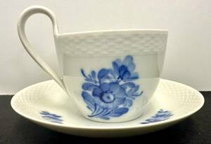 TN0522-186 2360【ロイヤルコペンハーゲン コーヒーカップ＆ソーサー 1客】ブルーフラワー　Blue Flower ハイハンドル デンマーク陶磁器　