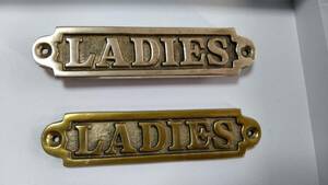 【 LADIES 】 ドア取付けプレート 2枚 　真鍮製　　アンティーク調　　レトロ　レディス　　看板　　案内