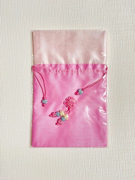 韓国　ピンク巾着袋　【新品未使用】 