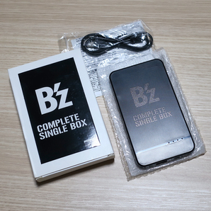 モバイルバッテリー B'z COMPLETE SINGLE BOX Black Edition ライブ会場予約限定特典 ノベルティ 非売品 グッズ モバイルチャージャーの画像1