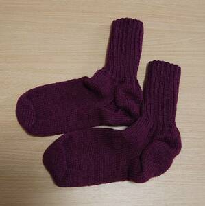 ■手編みの靴下　25センチ～25.5センチ　ウール100％　小豆色