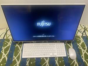 デスクトップパソコン　パソコン　ノートパソコン　FUJITSU オフィス　自宅　コンピュータ　インターネット　キーボード　マウス　富士通