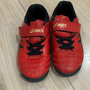 asicsサッカートレーニングシューズ　子供用