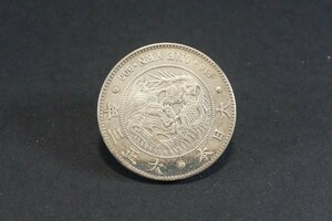 (877)収集家旧蔵品! 日本貨幣 新1円銀貨 小型 大正3年◆真正品◆T3 明瞭ウロコ 近10A 一圓一円古銭近代銭硬貨 mi