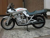 エフトイズ、ヴィンテージバイクキット1/２４サイズ、スズキGSX1100Sカタナ【カタナ】1990年SLタイプ完成品。送料は無料！_画像1