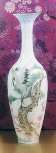 中国　景徳鎮製　薄胎花瓶　「松に鶴」高さ25cm