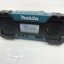 送料無料h54093 makita マキタ MR051 充電式ラジオ 10.8V AM FM デジタルチューナー式 小型 軽量 本体 バッテリー セット_画像7