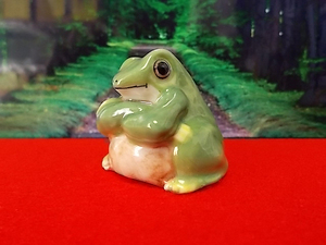 # frog # ceramics. miniature Thai kingdom made ( postage included )