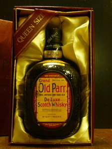 特級 Grand「Old Parr」1970年代後半～流通 オールドパー QUEEN SIZE 937.5ml 43度「REAL ANTIQUE ・・」斜立する Old Parr・RA-1021-A