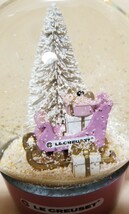 LE CREUSET ルクルーゼ 2018年 クリスマスエディション スノードーム クリスマスツリー 雪ソリ ピンク Christmas Snowdome_画像2