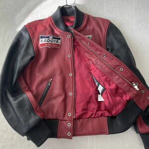 カドヤ KADOYA【極美品・圧巻のオールレザー】バイクウェア ライダースジャケット M 本革 ワッペン 刺繍ロゴ スタジャン レッド 赤 ma-1