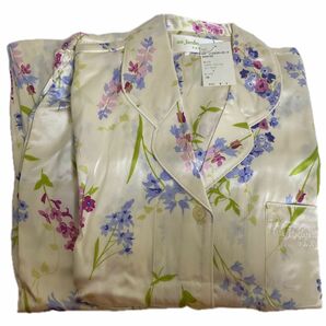 【未使用】絹 シルク パジャマ レディース Mサイズ アイボリー 花柄 白