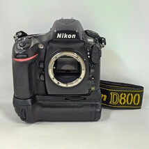 【10M29】1円スタート Nikon D800 ニコン MB-D12 マルチパワーバッテリーパック デジタルカメラ デジカメ デジタル一眼 ストラップ付き_画像1