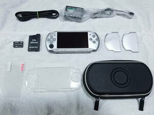 PSP-3000　シルバー　液晶画面は、ほぼキズ無し　本体前面部分は、比較的美品　液晶保護フィルムは、未使用　全9点セット　送料520円