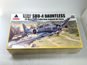 アキュレイト　ミニチュア　1/48 SBDー4ドーントレス　未組立　自宅保管品　値札シール付き　箱にダメージあり