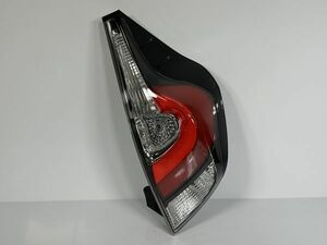 美品/対策品/破損キズなし アクア NHP10 後期 純正 右テールランプ テールライト RH LED リアフォグ無 81551-52E90 52-309 打刻X 管理20933