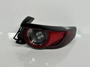 美品/破損キズなし マツダ3 MAZDA3 BPFP BP5P 純正 右テールランプAssy テールライト LED B0L6-51-150A BCKC-51150 220-6519P D 管理20621