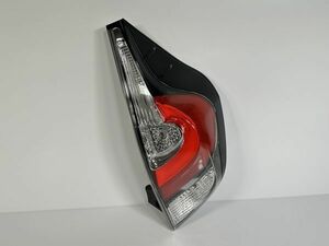 アクア NHP10 後期 純正 右テールランプ テールライト LED リアフォグなし 81551-52E90 52-309 打刻X 良品/対策品/破損キズなし 管理20081