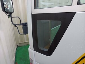 日産 左 フロントサイドガラス シビリアン DVW41 2005 #hyj C280-020