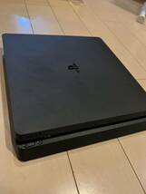 PlayStation 4 CUH 2000Aプレイステーション ジェットブラック コントローラー 1個、スタンド付き_画像4