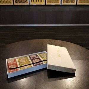 詳細不明 お買い得？【美中古】茶道具 帛紗（ふくさ）ばさみ・懐紙入 唐花雙鳥長斑錦 化粧箱付き優美蓋付 帛紗挟 京都 龍村 