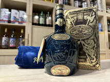 111450 ROYAL SALUTE ロイヤルサルート 21年 青 陶器 1000ml 40％ 箱付 袋付 1801g_画像1