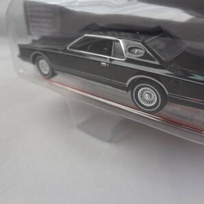 AutoWorld オートワールド 1/64 1977 Lincoln Continental Mark V Black リンカーン コンチネンタル マークV ブラックの画像4