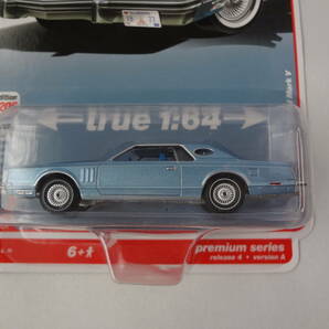 AutoWorld オートワールド 1/64 1977 Lincoln Continental Mark V Blue リンカーン コンチネンタル マークV ブルーの画像2